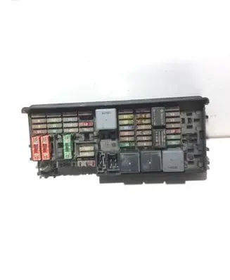 Mercedes-Benz ML W164 Fuse module A1645400272 15454741 153105