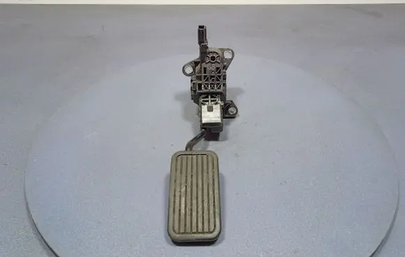 Honda CR-V Accelerator throttle pedal 270000-0390