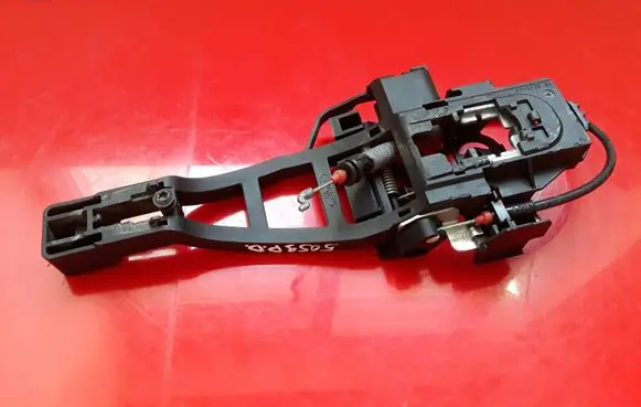 Ford Focus Front door exterior handle/bracket BM51A224A36CG