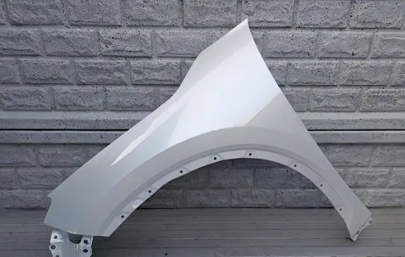 Lexus LBX Fender