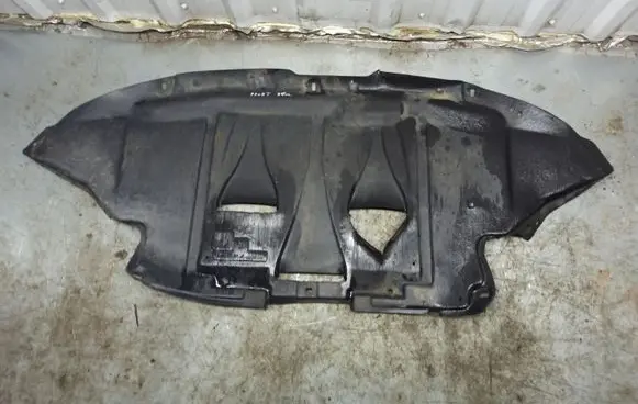Volkswagen PASSAT B4 Engine splash shield/under tray