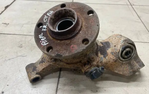 Audi A6 S6 C4 4A Rear wheel hub spindle/knuckle 