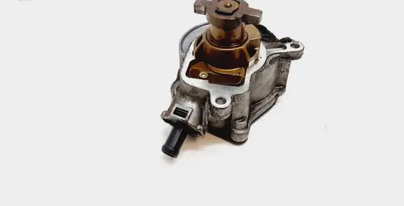 Volkswagen PASSAT B7 USA Vacuum pump 07K145100C