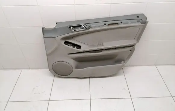 Mercedes-Benz ML W164 Front door card panel trim A1647201470 A1647202270 SA04503275