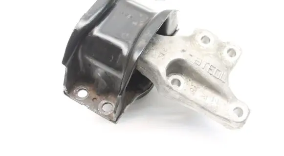 Peugeot RCZ Engine mount bracket