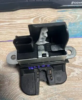 Volkswagen Polo Tailgate/trunk/boot lock/catch/latch 6R0827505B