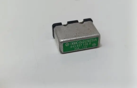 Volkswagen PASSAT B5.5 Other relay 443937105A