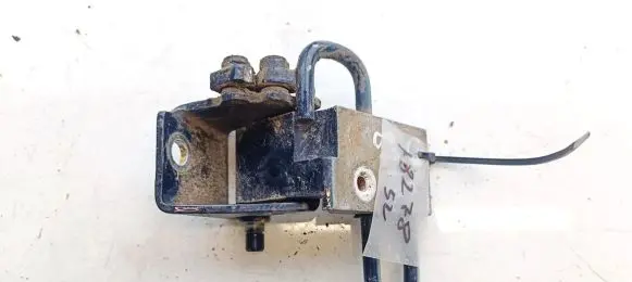 Audi A4 S4 B7 8E 8H Rear door lower hinge 8e0833411