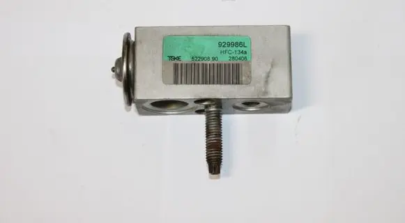Jeep Grand Cherokee Air conditioning (A/C) expansion valve 929986L
