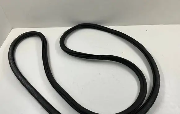 Porsche Macan (95B) Front door rubber seal 95b831721 95b831721b
