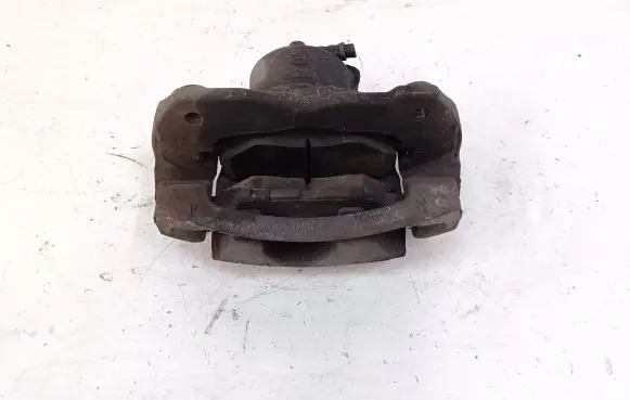 Toyota Prius+ (ZVW40) Front brake caliper