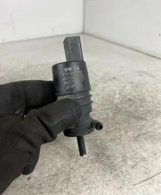 Volkswagen Jetta V Windscreen/windshield washer pump 1T0955651 3028149 21093C