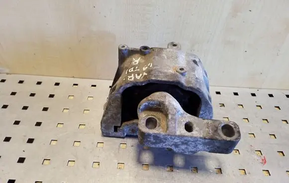 Volkswagen Touran I Engine mount bracket 1K0199262AE