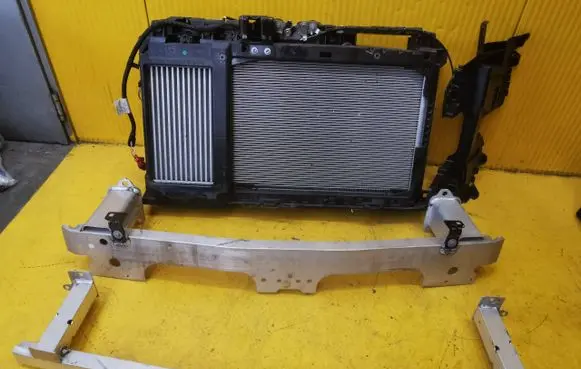 Citroen C4 III e-C4 Radiator set 9838282180