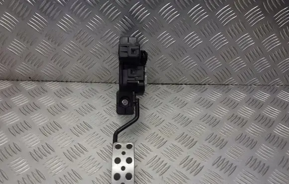Mitsubishi Grandis Accelerator throttle pedal APM30-019