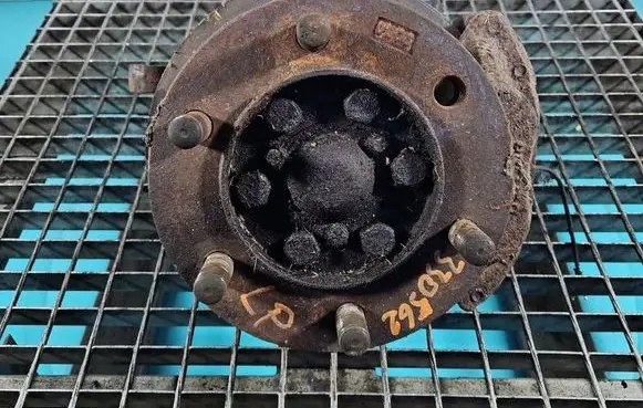 Iveco Daily 1st gen Front wheel hub spindle knuckle IMPRK1519018