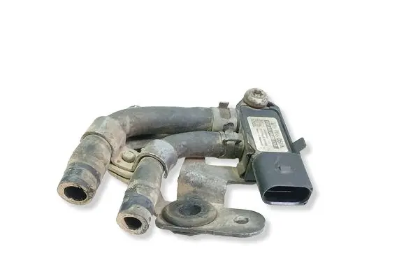 Volkswagen PASSAT B6 Exhaust gas pressure sensor 076906051A 3C0131552G