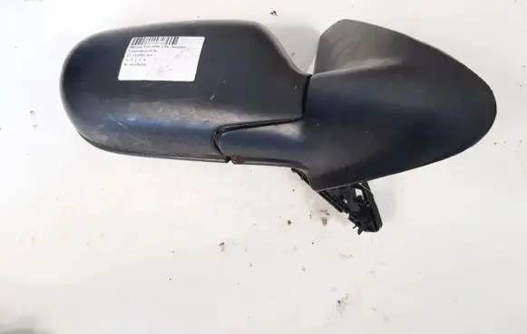Mazda 323 Front door electric wing mirror e11011164