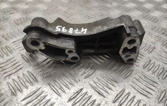 Peugeot 308 Engine mounting bracket 9673585780