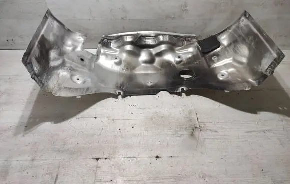 Mercedes-Benz GLK (X204) Heat shield in engine bay A2046280555