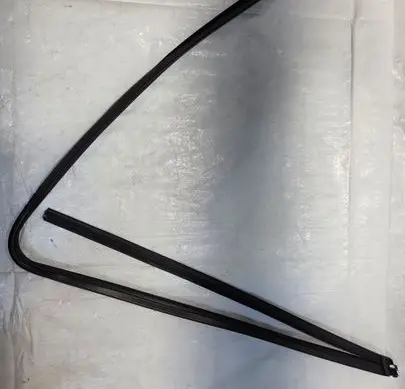 Opel Vivaro Front door rubber seal 93452264
