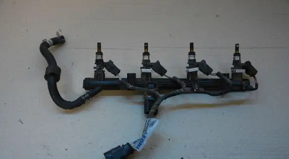 Volkswagen Tiguan Fuel main line pipe 06K133681A