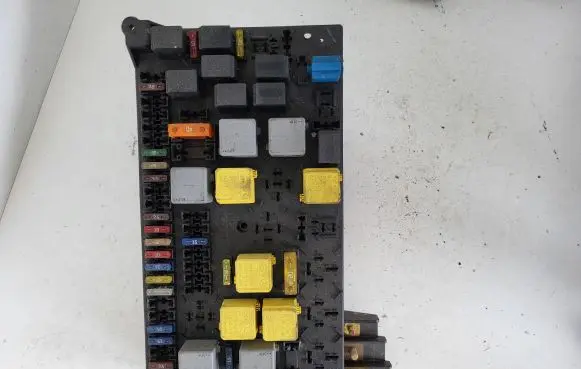 Mercedes-Benz ML W163 Fuse box set 1635450205 08200101