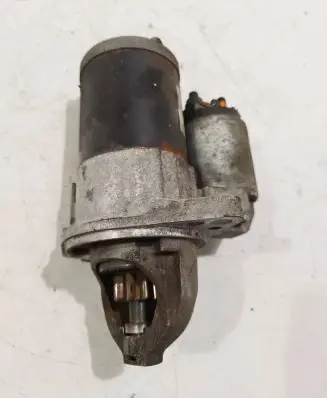 Subaru Legacy Starter motor m00t20175