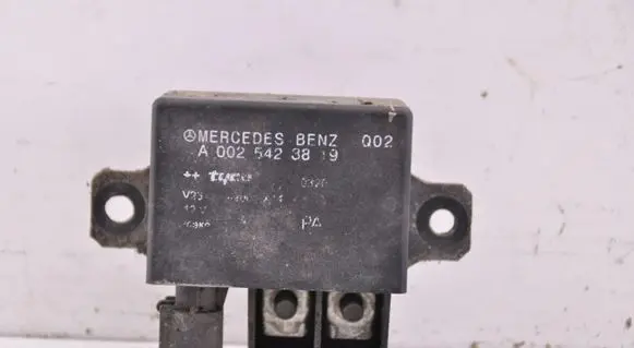 Mercedes-Benz E W211 Charging relay A0025423819