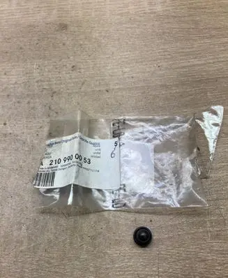 Mercedes-Benz E W210 Other body part A2109900053