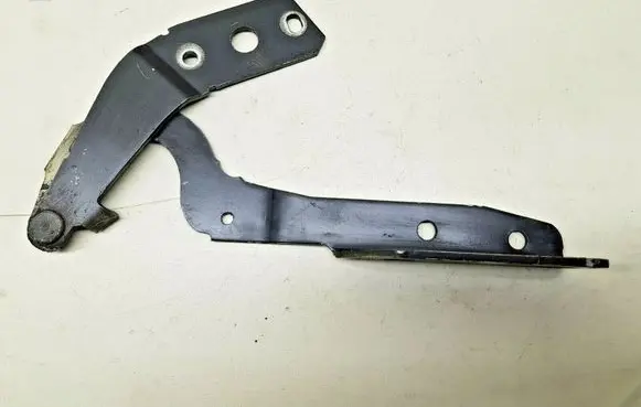 Engine bonnet/hood hinges