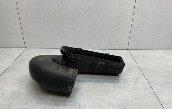 Audi Q3 8U Air intake duct part 8U0805962A 8U0129618