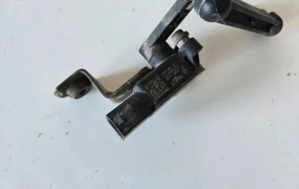 BMW X5 F15 Headlight level adjustment motor 6870200