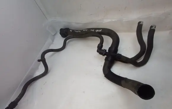 Engine coolant pipe/hose