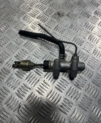 Toyota Avensis T220 Clutch slave cylinder 