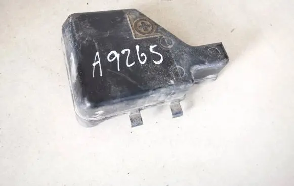Volkswagen Polo IV 9N3 Fuse box cover