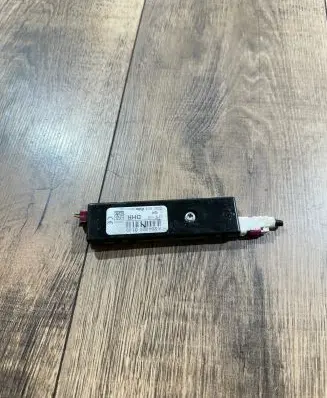 Mercedes-Benz C W204 Antenna control unit A2048200189 12T115