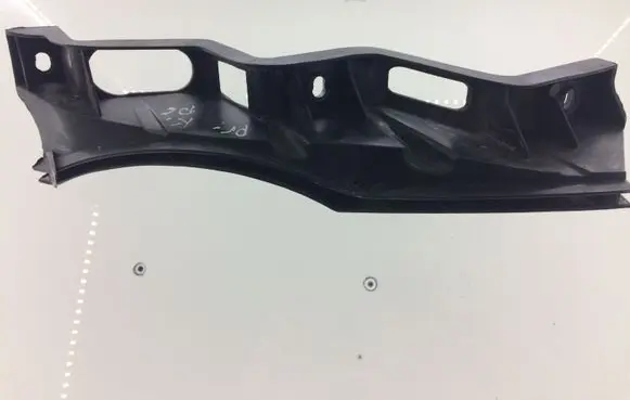 Volkswagen PASSAT B6 Front bumper mounting bracket 3C0807889