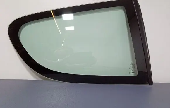 Mitsubishi Colt Rear side window