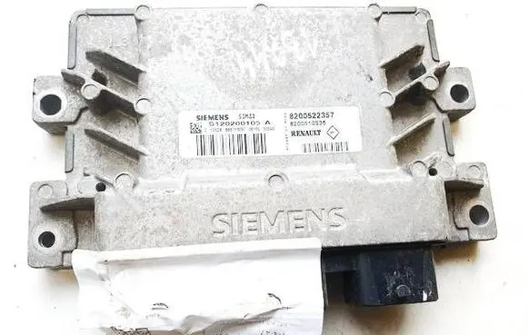 Renault Clio III Engine control unit/module 8200522357