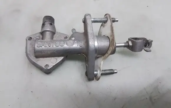 Master brake cylinder