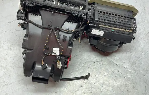 Opel Insignia A Interior heater climate box assembly 13497295