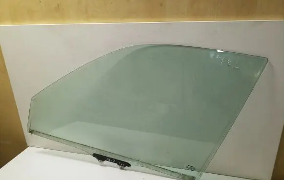 Honda CR-V Front door window glass four-door