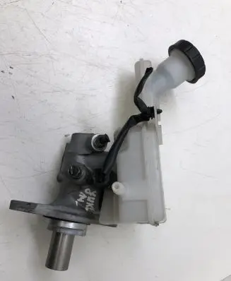 Nissan Juke I F15 Master brake cylinder
