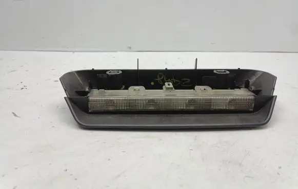 Toyota Yaris Third/center stoplight 28816698