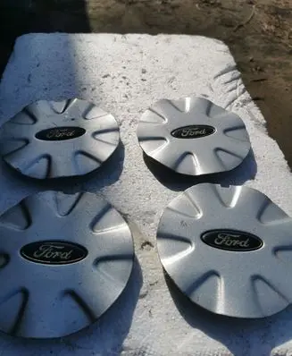 Ford Galaxy R16 wheel hub/cap/trim 