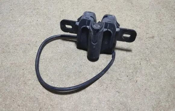 Volvo S60 Engine bonnet/hood lock/catch U9H1A