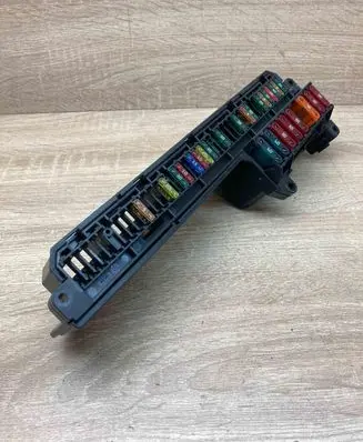 BMW 6 E63 E64 Fuse module 25613290
