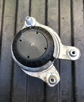 Mercedes-Benz E W213 Engine mount bracket A2132400600 ZGS002