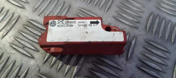 Volkswagen Golf IV Airbag deployment crash/impact sensor 1J0909606D 5WK42350
